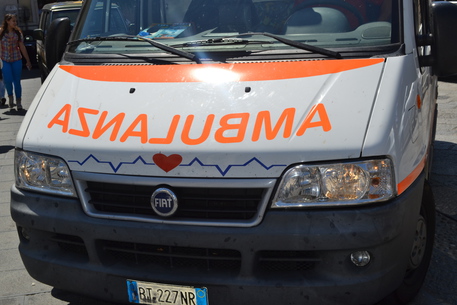 Scontro tra un'auto e un furgone a Lamezia Terme, un morto