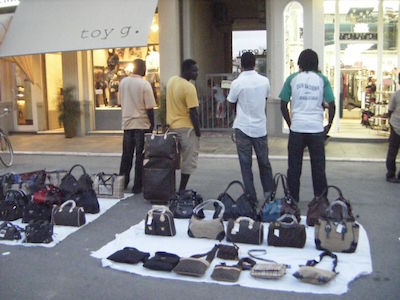 Catania, prodotti contraffatti: scatta il sequestro in corso Sicilia