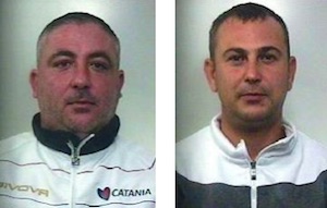 Paternò, all'irruzione dei carabinieri tentano di disfarsi della droga: arrestati 