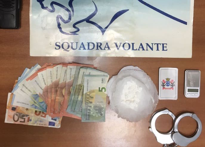 Catania, beccati con droga: arrestati due presunti pusher