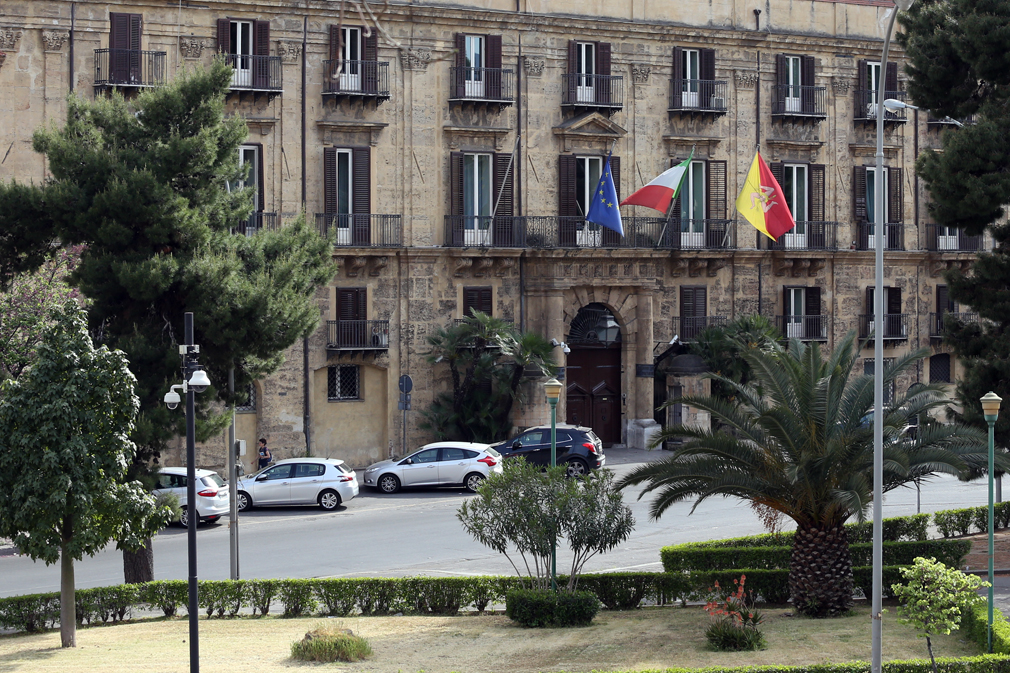 Assenteismo alla Regione siciliana: "Tecnologia contro furbetti e lobbisti"