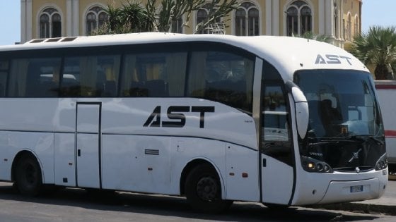 Bus della Regione per gli studenti contro il 'caro voli': al via le prenotazioni