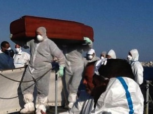 Sbarco di migranti ad Augusta, a bordo anche 5 cadaveri