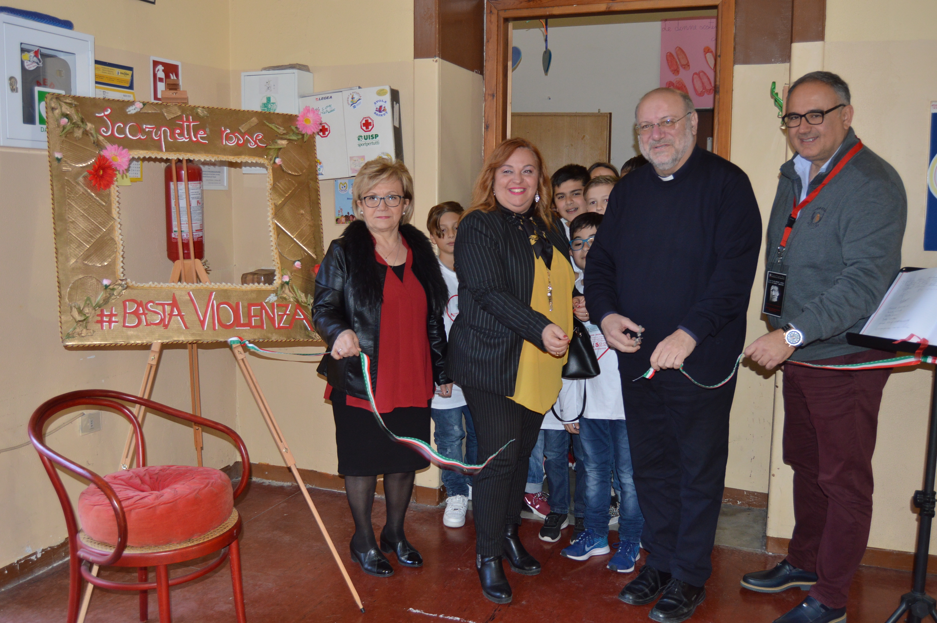 "Scarpette rosse", inaugurata al "De Amicis" di Avola mostra itinerante