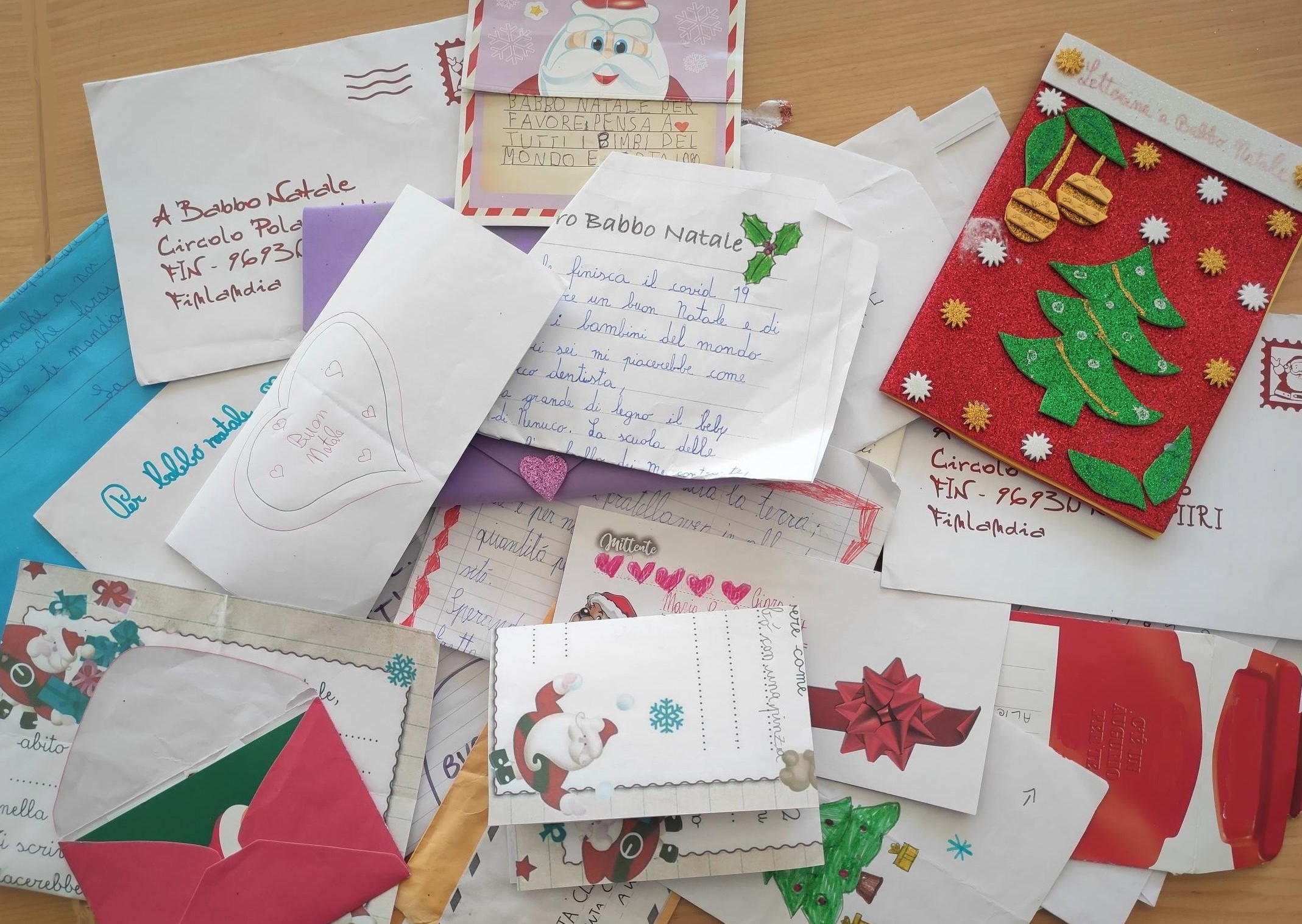 Poste Italiane, i bambini del Siracusano affidano i loro desideri alle lettere per Babbo Natale