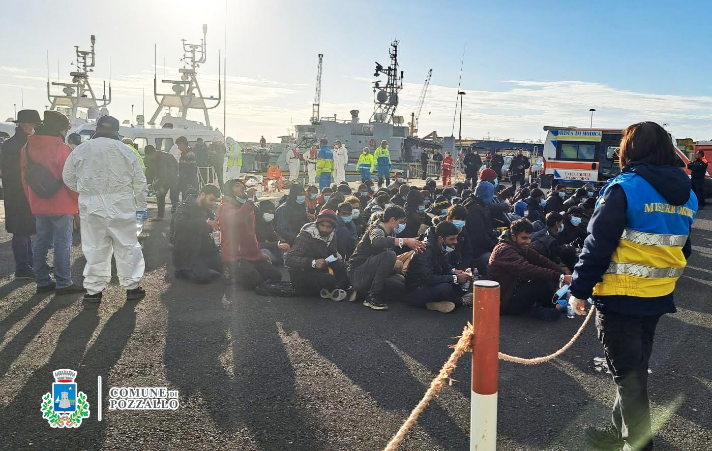 Pozzallo, circa trecento migranti soccorsi a 35 miglia dalla costa iblea