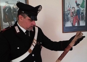 Augusta, minaccia i passanti con un bastone: bloccato dai carabinieri