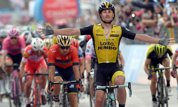 Ciclismo, Enrico Battaglin vince la quinta tappa del Giro d'Italia
