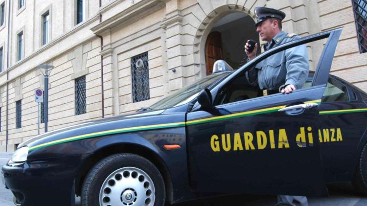 Beccato con droga a Palermo, arrestato dalla guardia di finanza