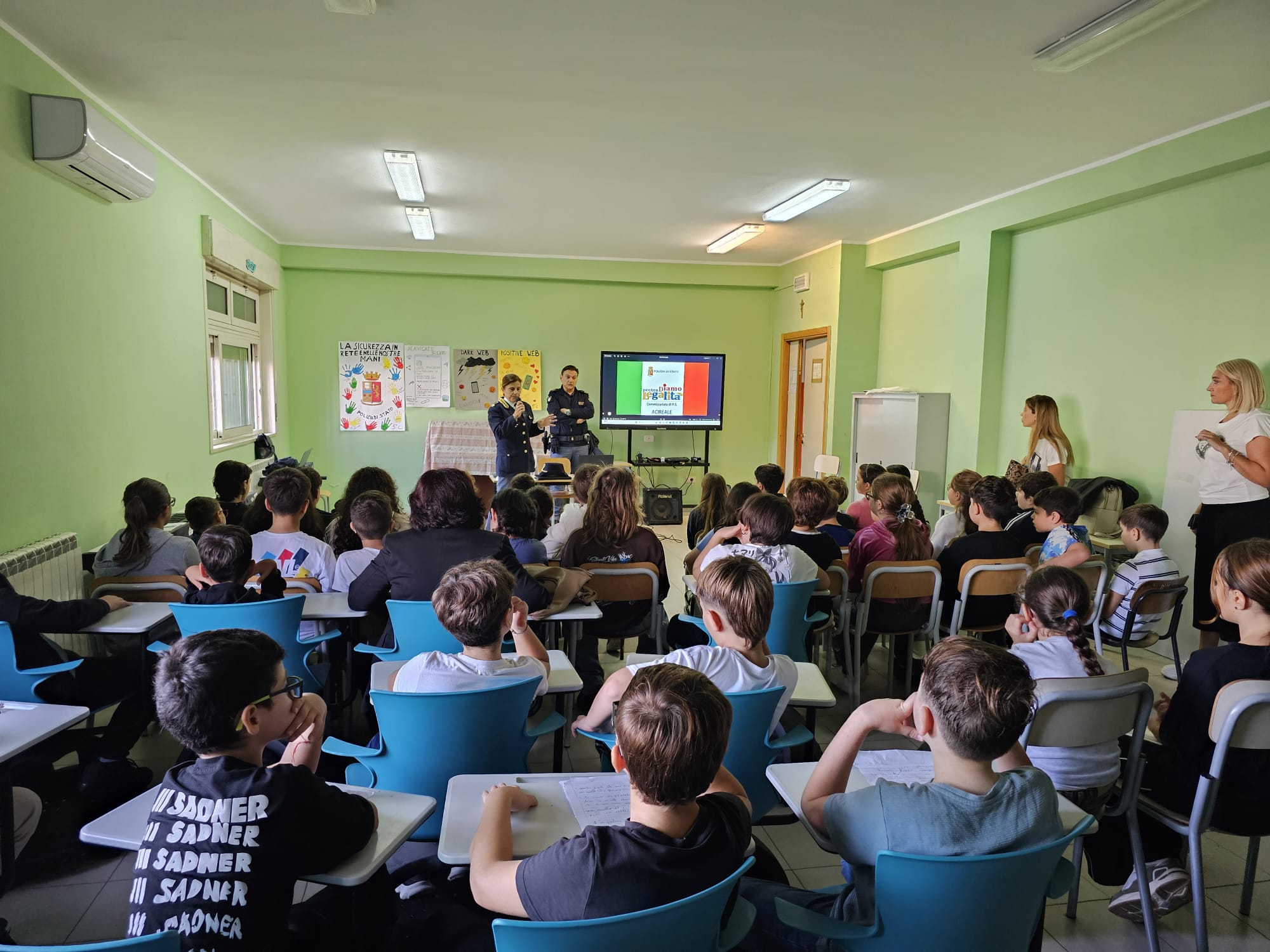 Belpasso, la Polizia di Stato sale in cattedra: legalità e cyberbullismo al centro dell'incontro con gli studenti