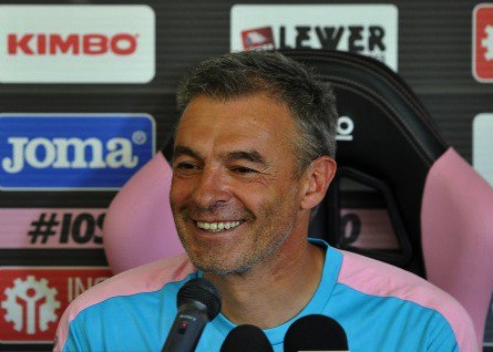 In campo Palermo e Bologna, il tecnico Bertoluzzi chiede una tregua ai tifosi