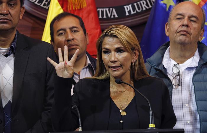 L'oppositrice Jeanine Anez nominata presidente ad interim della Bolivia, per Morales 'golpe subdolo'