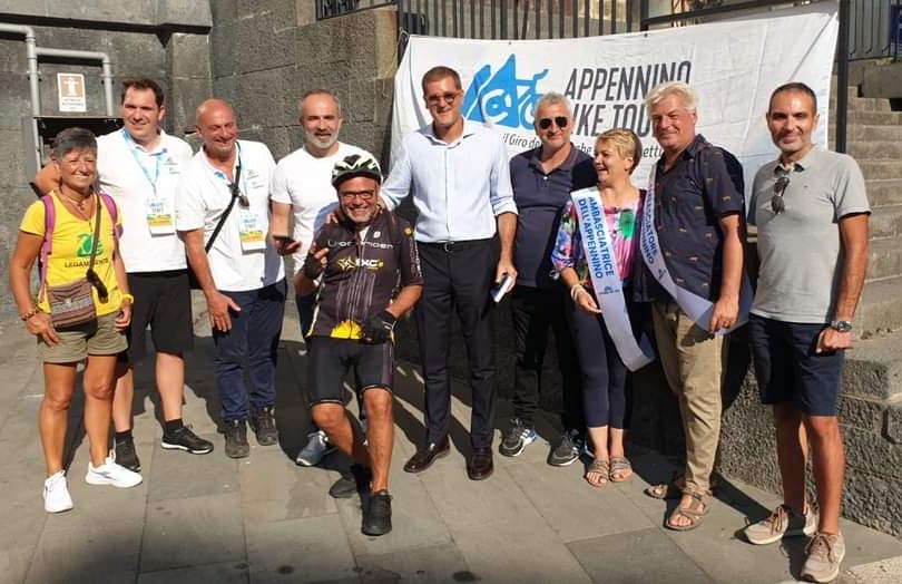 Arrivata a Bronte la 40^ tappa dell'Appenino Bike Tour: 3.000 chilometri dalla Liguria alla Sicilia