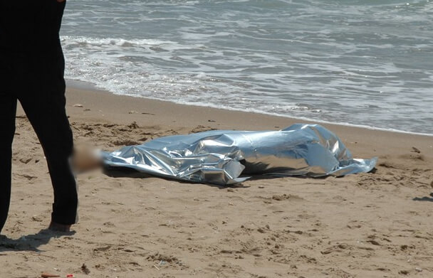 Il cadavere di un uomo nelle acque antistanti al porto di Sciacca
