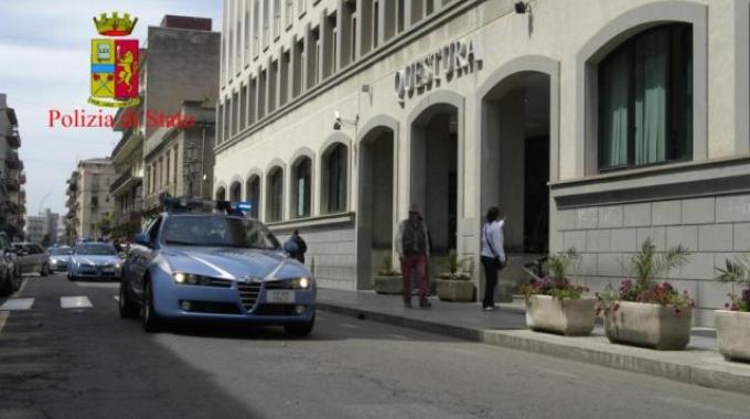 Cadavere carbonizzato trovato sotto un'auto a Reggio Calabria