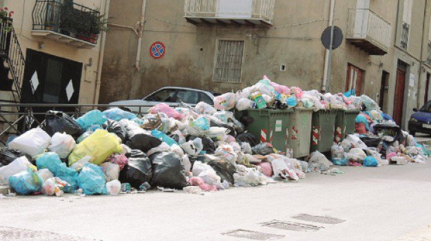 Canicattì, ferma raccolta dei rifiuti per uno sciopero