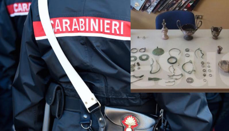 Reperti archeologici trovati dai carabinieri in una stalla nel Crotonese