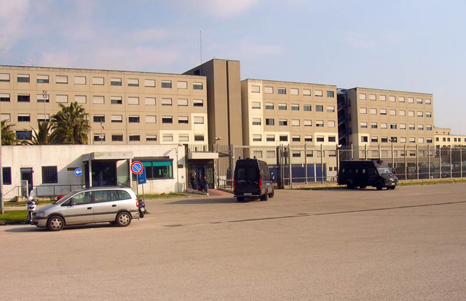 Catania, assistente di Polizia penitenziaria aggredito da 2 detenuti