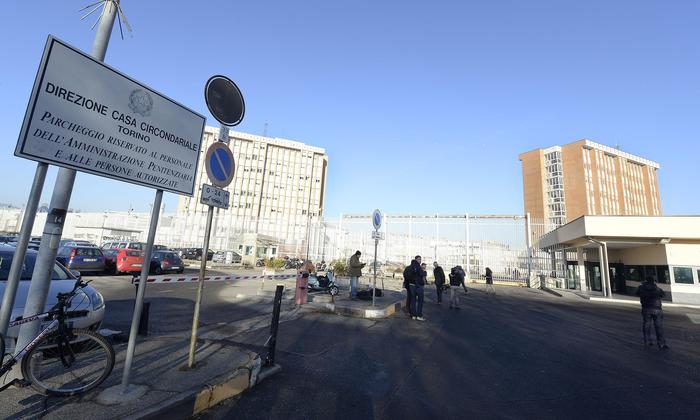 Violenze sui detenuti a Torino, arrestati 6 agenti di polizia penitenziaria