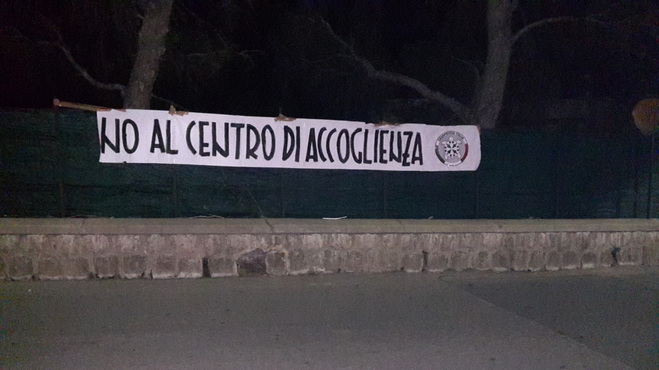 Palermo, striscioni di CasaPound contro il centro per migranti