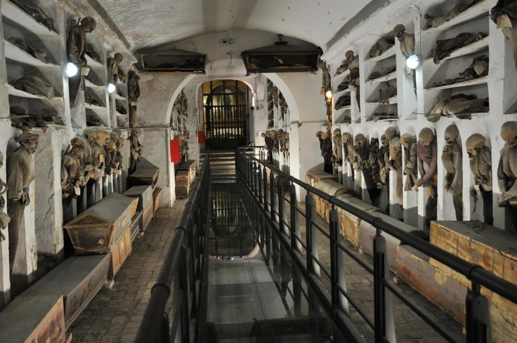 Palermo, visita notturna con il mummiologo alle Catacombe dei Cappuccini   
