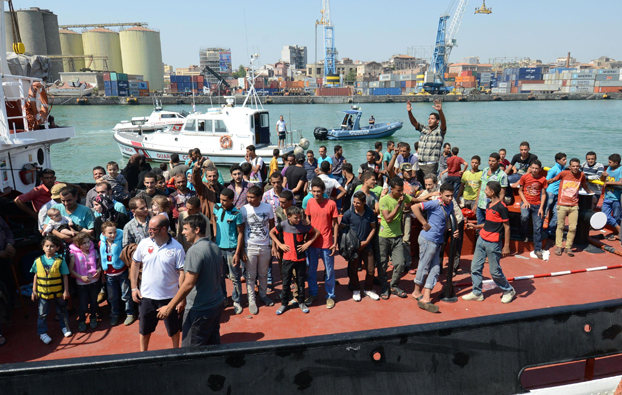 Migranti, 700 arrivati a Catania, nella notte mille a Palermo