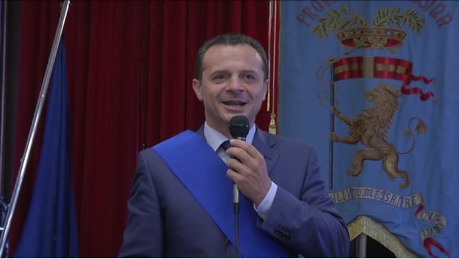 Cerimonia d'insediamento a Messina per il nuovo sindaco Cateno De Luca