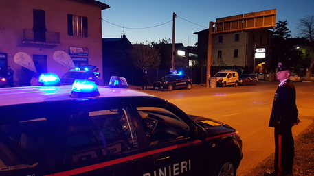 Bomba carta esplode davanti a un'officina nel Napoletano: nessun ferito 