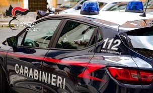 Bloccati a Catania mentre tentano di rubare un motorino: uno è minorenne