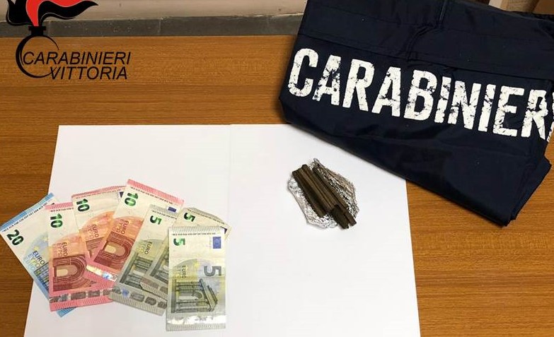 Vittoria, controlli dei Carabinieri: scattano due arresti e tre denunce