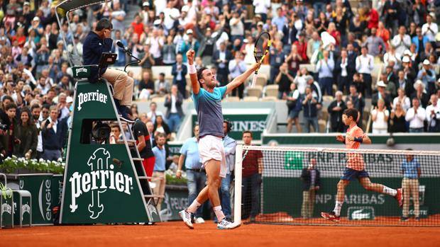 Tennis, impresa di Cecchinato: batte Djokovic ed è in semifinale nel Roland Garros