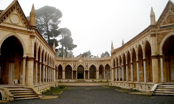 Caltagirone, cimitero: orari prolungati e bus straordinari per i Defunti