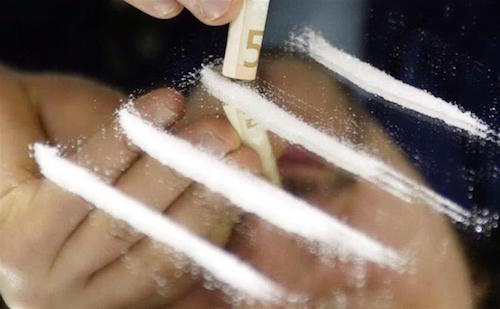 Catania, beccati mentre "tirano" cocaina: segnalati alla prefettura