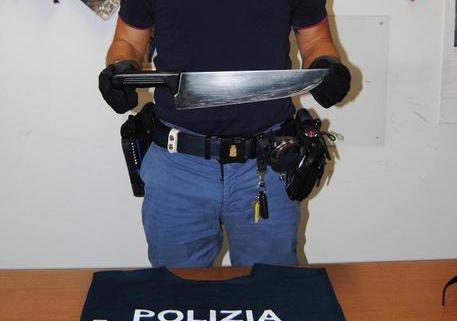 Perugia, nasconde nello zaino due grossi coltelli: denunciato tunisino
