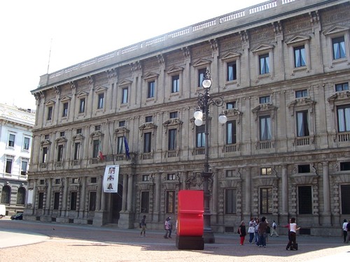 Corruzione, appalti truccati: arrestati tre dirigenti del comune di Milano