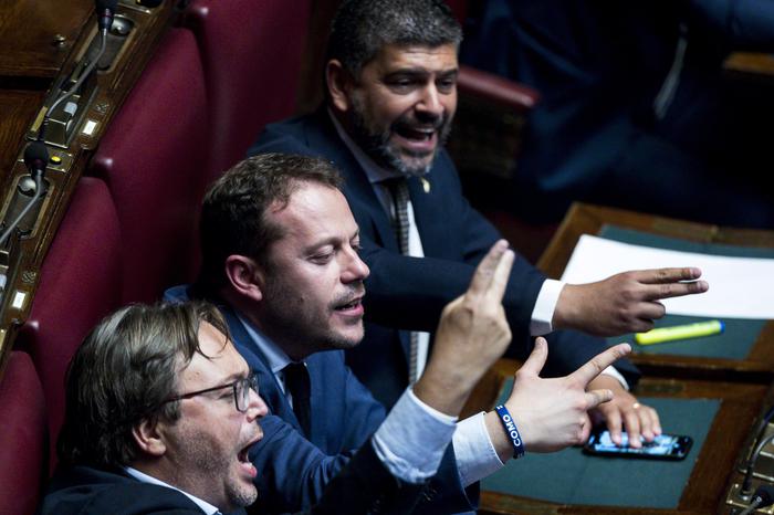 Camera, attesa per la fiducia al Conte Bis: 4 parlamentari di Forza Italia lasciano il partito
