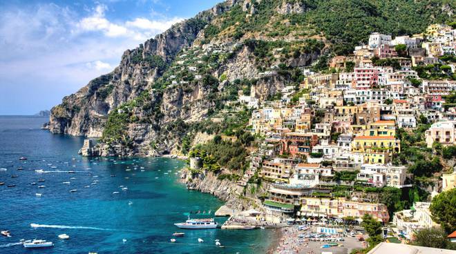 Abusivismo e deturpamento nella costiera Amalfitana, 19 denunce