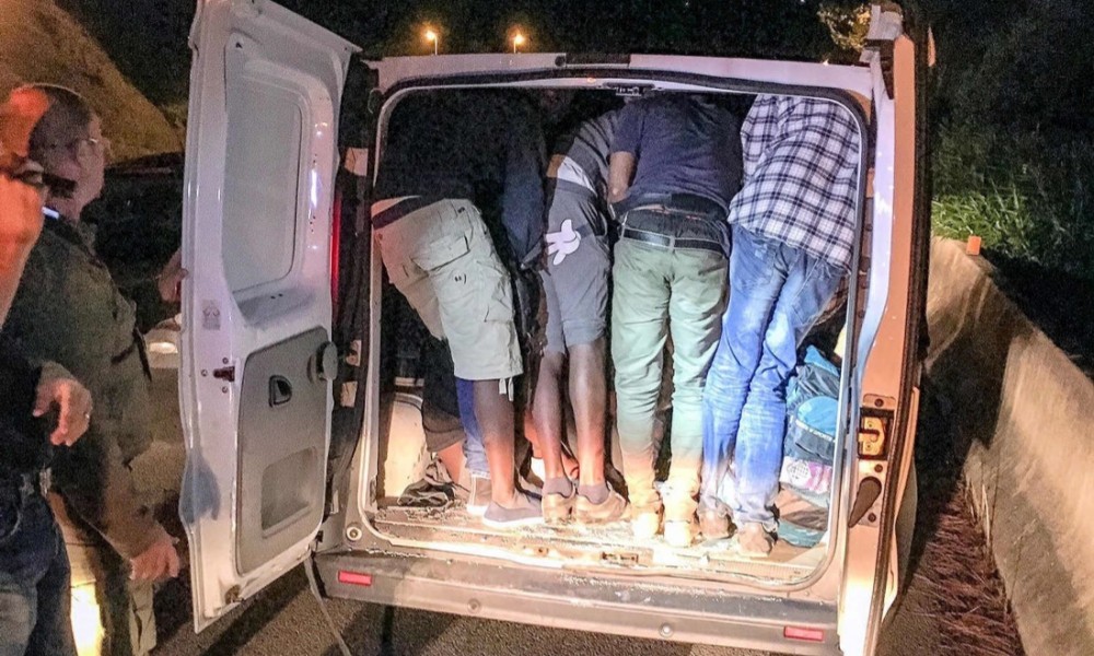 Croazia: polizia spara contro un furgone con migranti, gravi due 12enni 