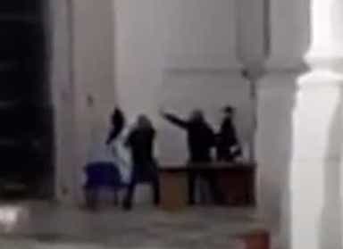 Ripresi due dipendenti del Comune di Catania che si picchiano: sospesi