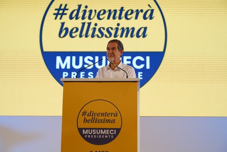 Convention di Db a Catania, Musumeci: "Sono ricandidato". Critico Miccichè (Fi)