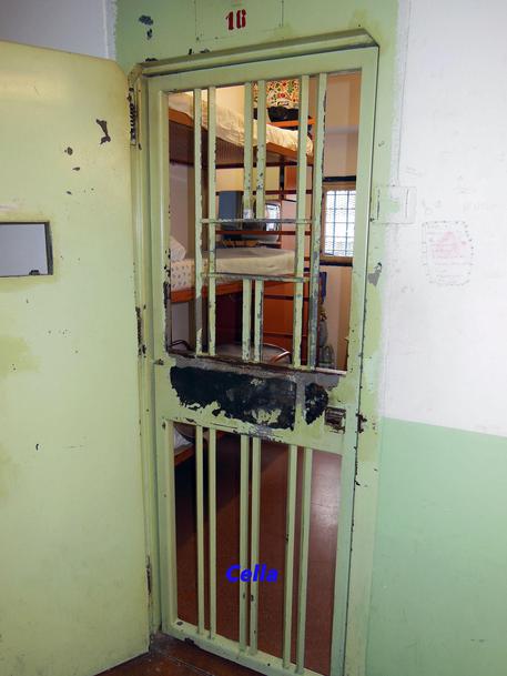 Detenuto tenta il suicidio nel carcere di Crotone, salvato 