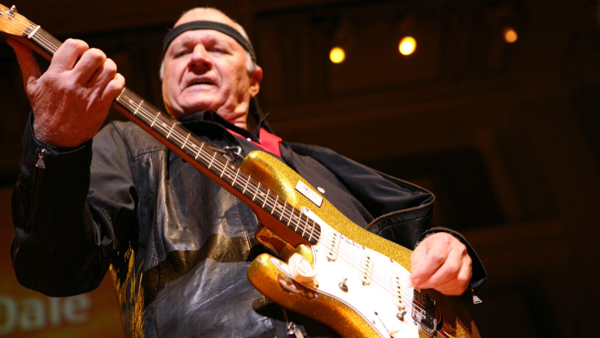 Morto il chitarrista Dick Dale, compose il brano "Miserlou"