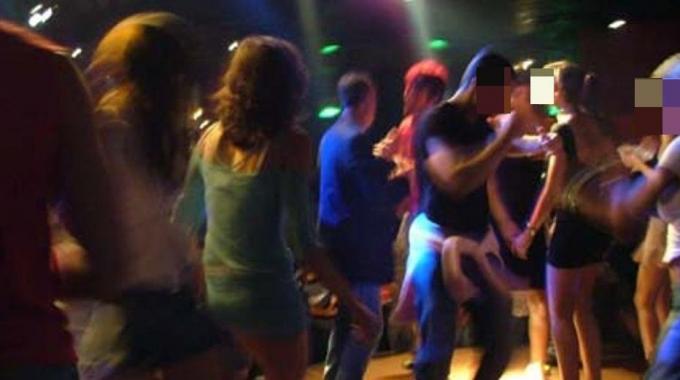 Siracusa, aggressione fuori dalla discoteca: Questore sospende la licenza