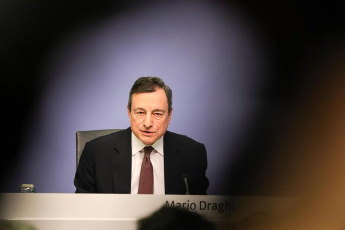 Draghi: rallentamenti di crescita nell'Eurozona