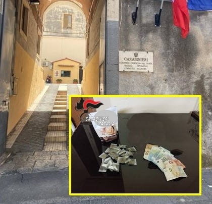 Catania, offriva marijuana da un pacco di biscotti: arrestato un 24enne  