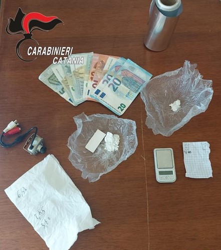 Catania, controlli dei carabinieri: un arresto per droga e 7.000 euro di multe