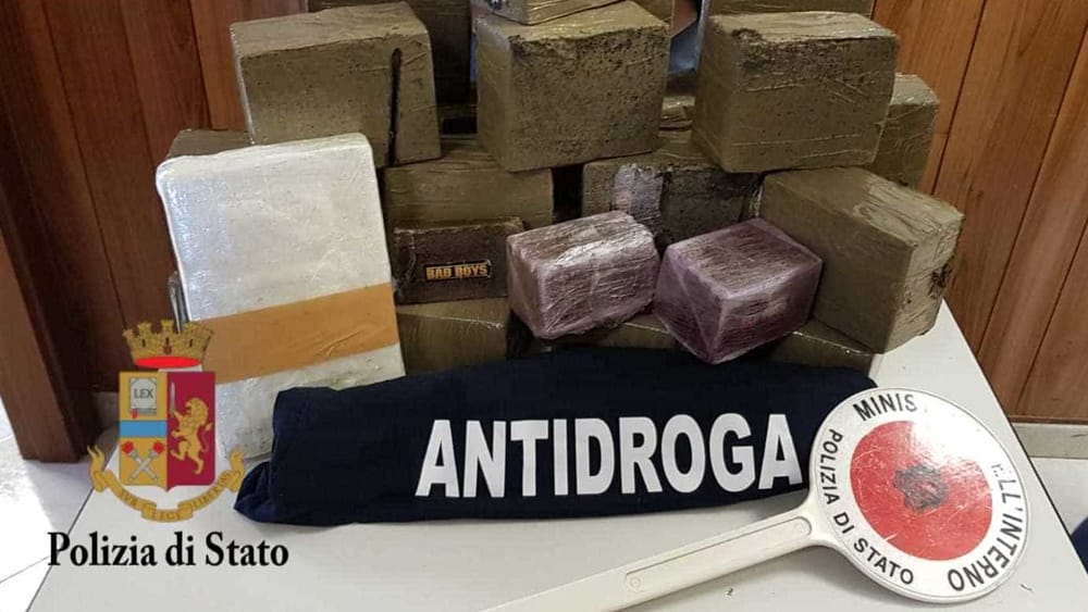 Corriere della droga arrestato a Palermo con 24 chili di hashish