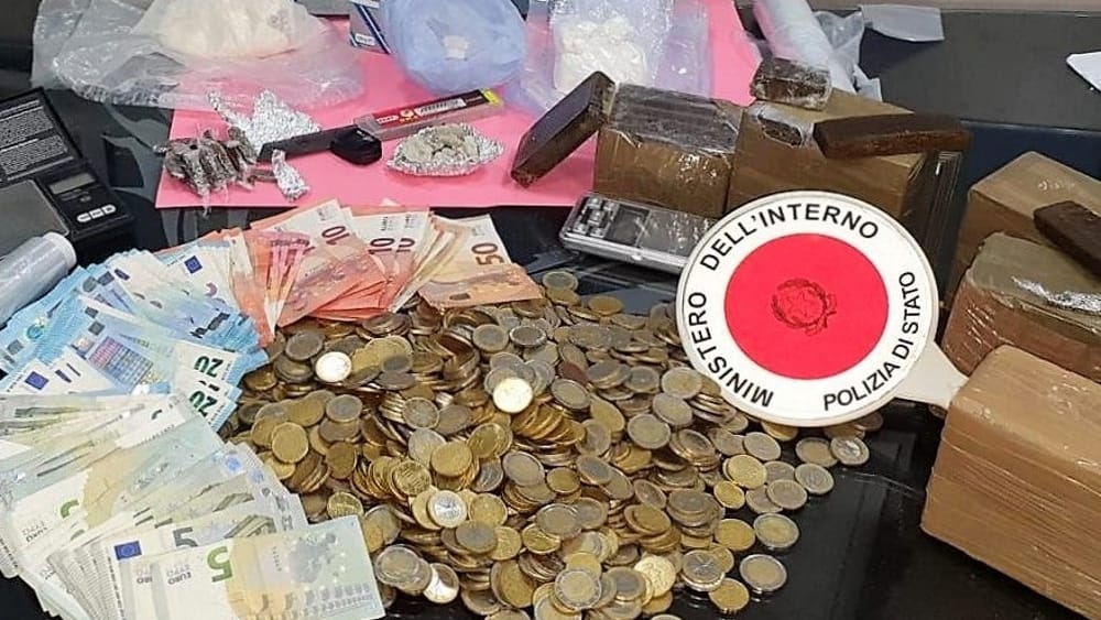 Cocaina e crack in casa, 51enne arrestato a Palermo