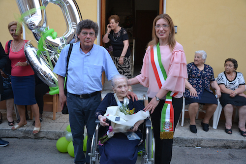 Grande festa a Rosolini, i cent'anni della signora Assunta