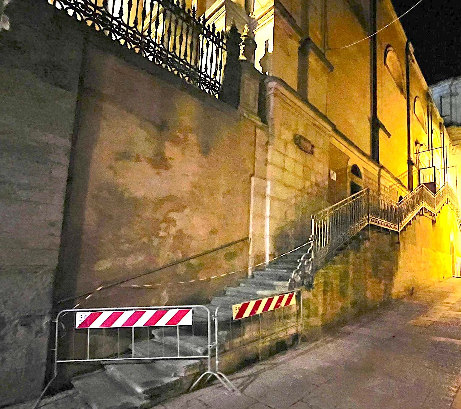 Ragusa Ibla, cadono calcinacci: chiuso ingresso laterale di San Giorgio